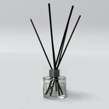 Load image into Gallery viewer, Fresh Mint &amp; Rhubarb Reed Diffuser