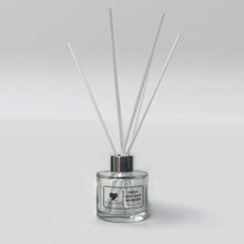 Load image into Gallery viewer, Fresh Mint &amp; Rhubarb Reed Diffuser